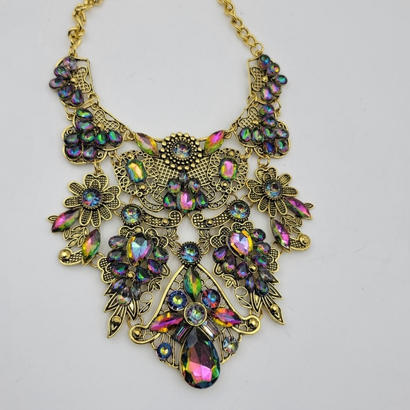 Fashion statement Multicolor rhinestone Bib necklace - Picture 5 of 6
